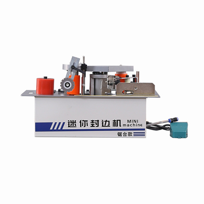 La bordure foncée de petit travail du bois usine 380V redressant la ligne droite de courbe